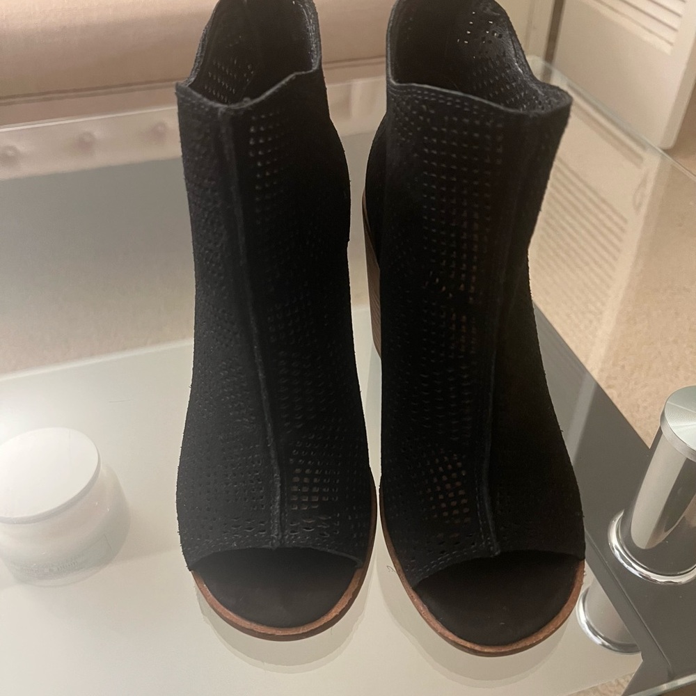 Lucky Brand Vacob Black Ankle Open-Toe Booties